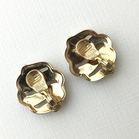 Vintage Monet Classy Gold Tone Clip On Earrings - Picture 5 of 8
